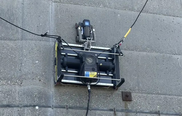 wall climbing robot